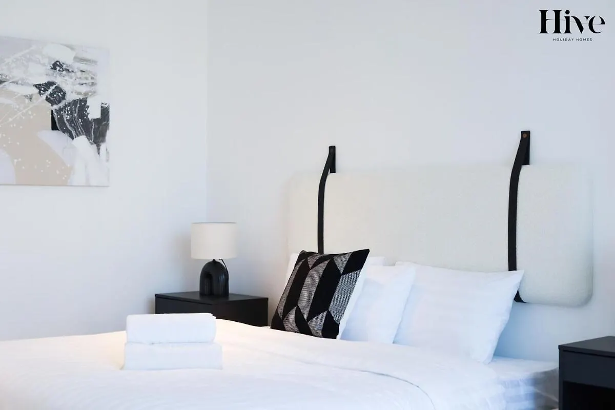 Elegant 1 Bed With Burj Khalifa Views Apartment Dubai