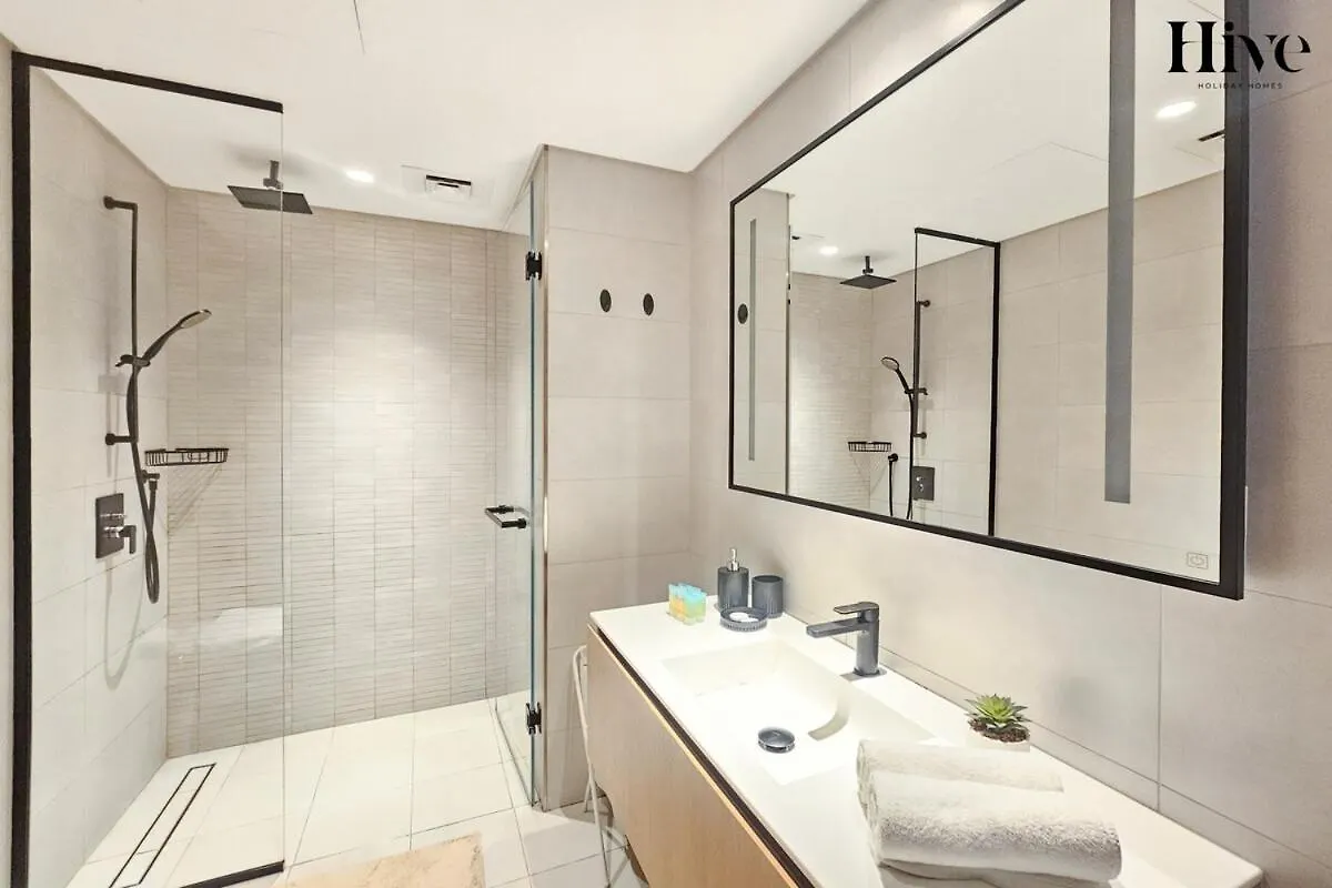 Elegant 1 Bed With Burj Khalifa Views Apartment Dubai